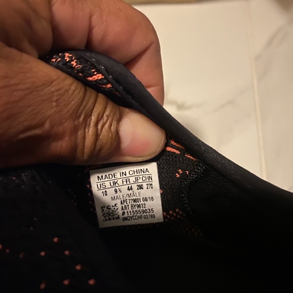 Yeezy 350 - Picture 4 of 5